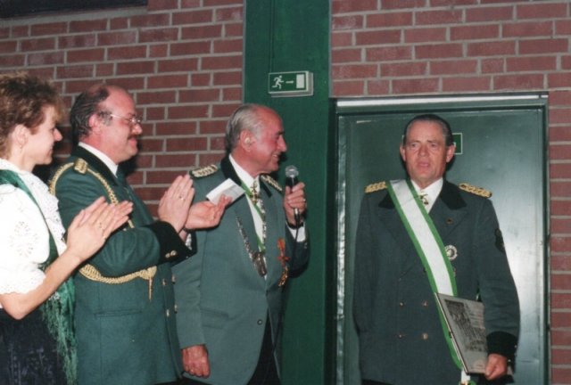1995 Hohe Auszeichnung für Präsident Hubert Schröder